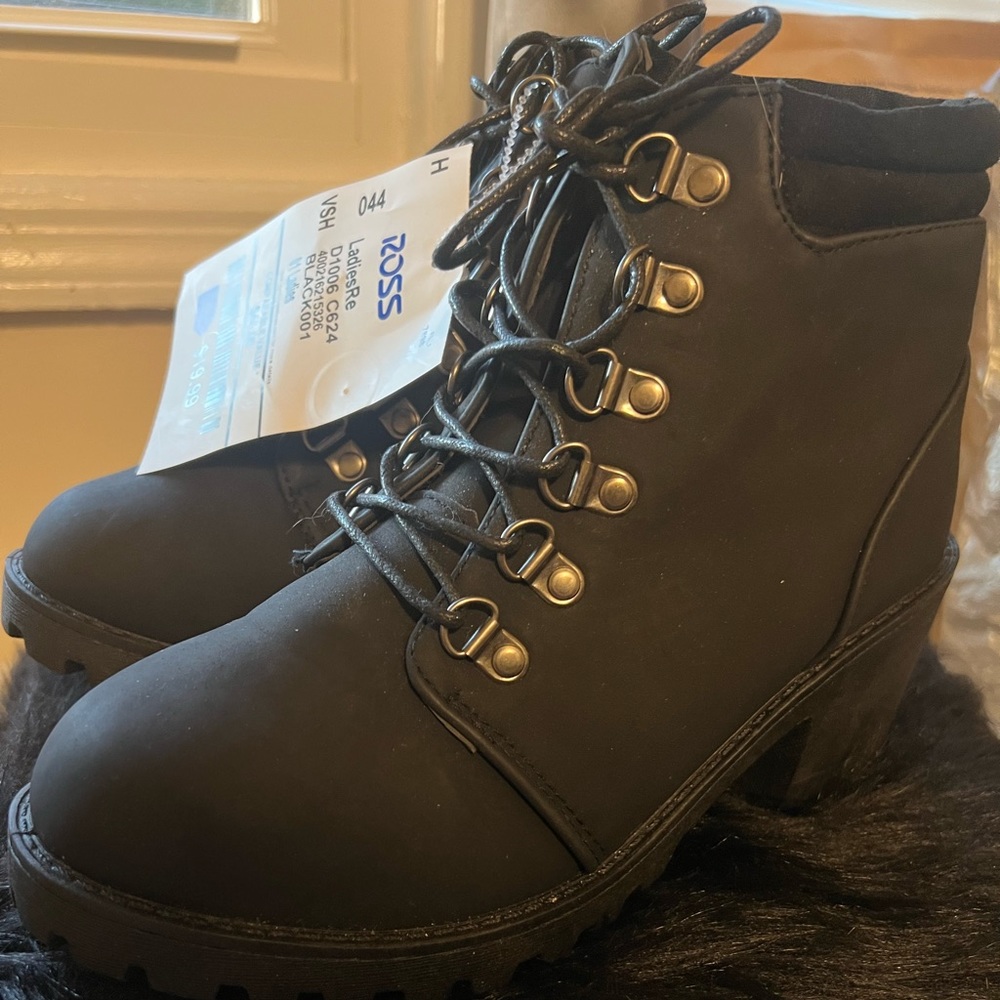 Ladies Black Boots - Picture 6 of 11